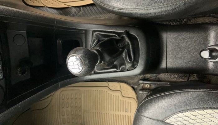 2017 Maruti Swift LXI (O), Petrol, Manual, 73,534 km, Gear Lever