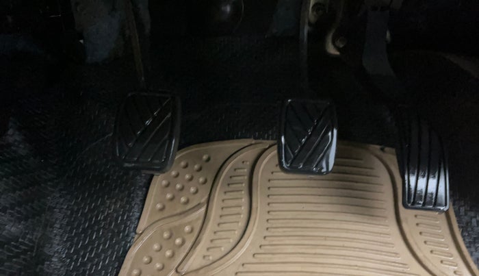 2017 Maruti Swift LXI (O), Petrol, Manual, 73,534 km, Pedals