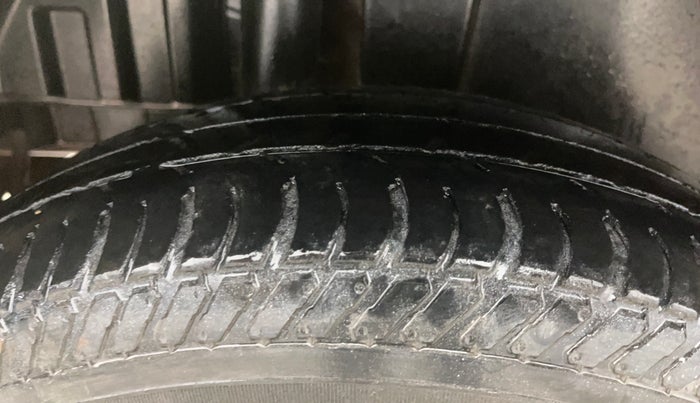 2017 Maruti Swift LXI (O), Petrol, Manual, 73,534 km, Right Rear Tyre Tread