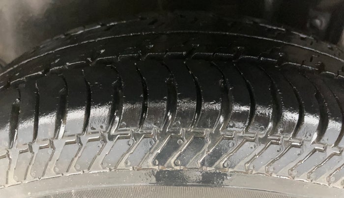 2017 Maruti Swift LXI (O), Petrol, Manual, 73,534 km, Left Rear Tyre Tread