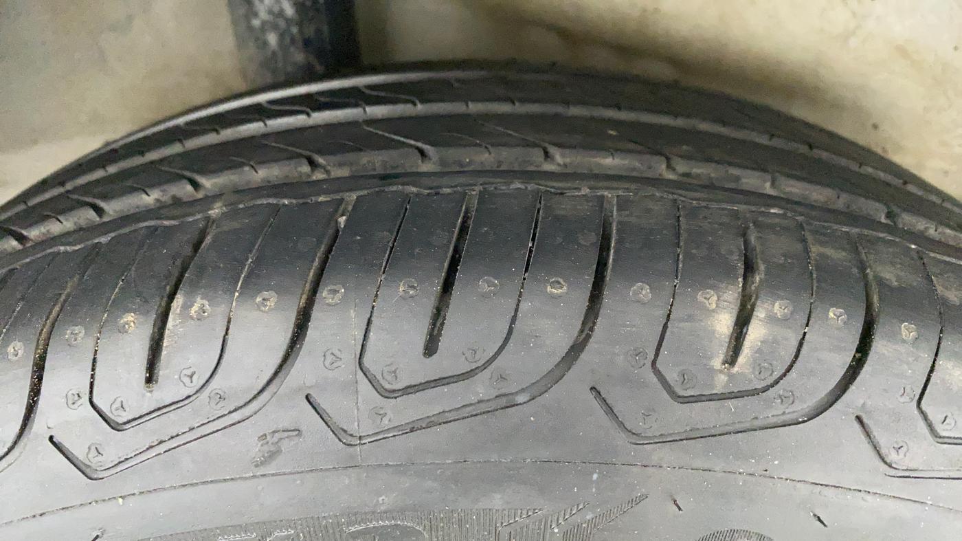 2015 Honda Jazz 1.2 V AT, Petrol, Automatic, 39,914 km, Right Rear Tyre Tread