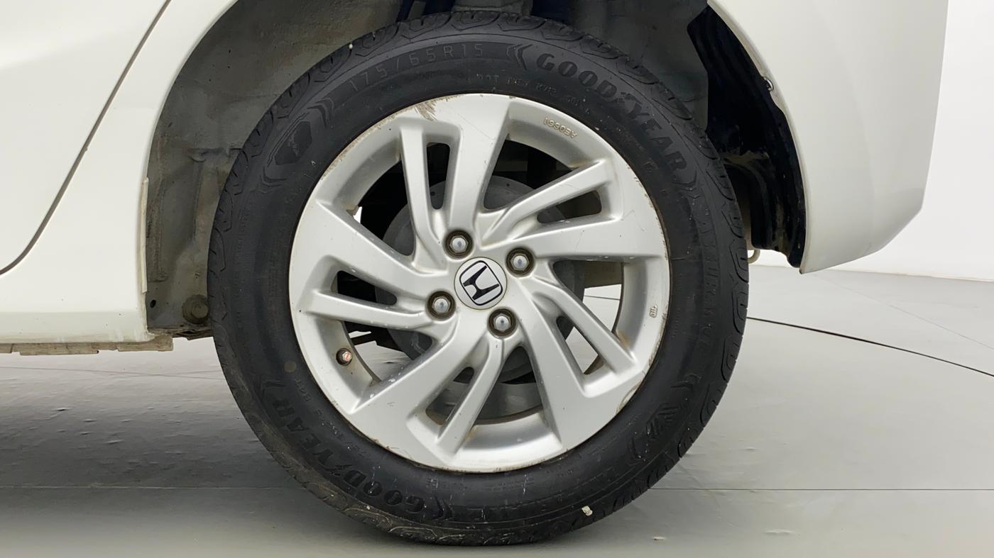 2015 Honda Jazz 1.2 V AT, Petrol, Automatic, 39,914 km, Left Rear Wheel