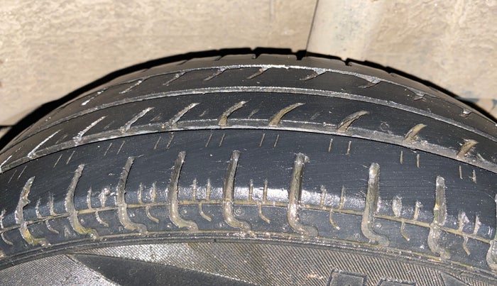 2016 Renault Kwid RXT 0.8, Petrol, Manual, 38,431 km, Left Rear Tyre Tread