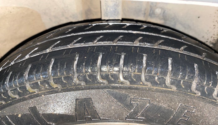 2016 Renault Kwid RXT 0.8, Petrol, Manual, 38,431 km, Right Front Tyre Tread