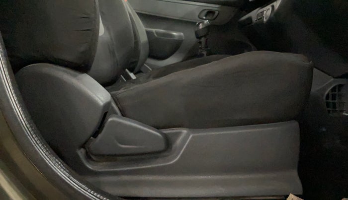 2016 Renault Kwid RXT 0.8, Petrol, Manual, 38,431 km, Driver Side Adjustment Panel