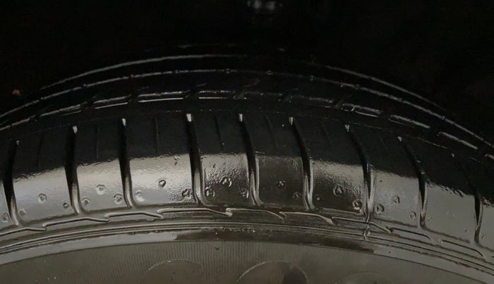 2016 Hyundai Creta BASE 1.6 PETROL, Petrol, Manual, 63,937 km, Right Front Tyre Tread