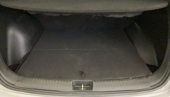 2016 Hyundai Creta BASE 1.6 PETROL, Petrol, Manual, 63,937 km, Boot Inside