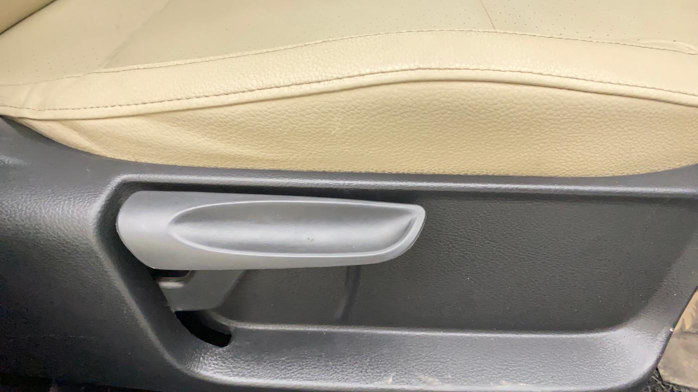 2019 Volkswagen Vento HIGHLINE PLUS 1.2 AT, Petrol, Automatic, 44,406 km, Driver Side Adjustment Panel