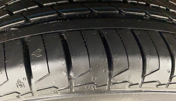 2015 Hyundai Elite i20 ASTA 1.2, Petrol, Manual, 1,08,947 km, Right Rear Tyre Tread