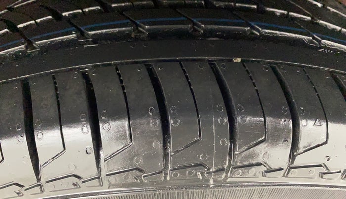 2015 Hyundai Elite i20 ASTA 1.2, Petrol, Manual, 1,08,947 km, Left Rear Tyre Tread