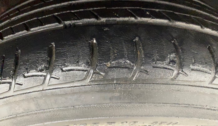 2015 Hyundai Elite i20 ASTA 1.2, Petrol, Manual, 1,08,947 km, Right Front Tyre Tread