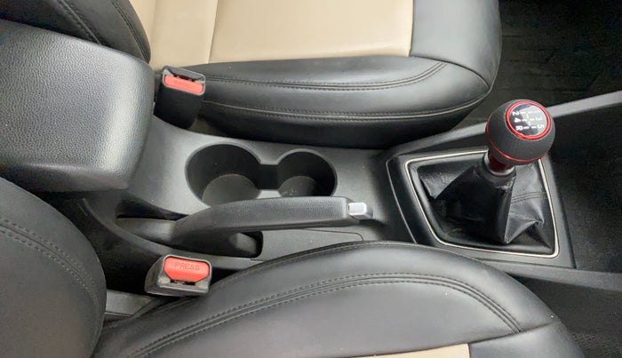 2015 Hyundai Elite i20 ASTA 1.2, Petrol, Manual, 1,08,947 km, Gear Lever