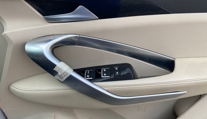 2021 MG HECTOR SHARP HYBRID 1.5 PETROL, Petrol, Manual, 40,654 km, Driver Side Door Panels Control