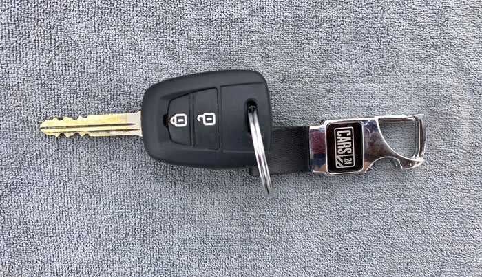 2019 Hyundai NEW SANTRO SPORTZ CNG, CNG, Manual, 31,316 km, Key Close Up