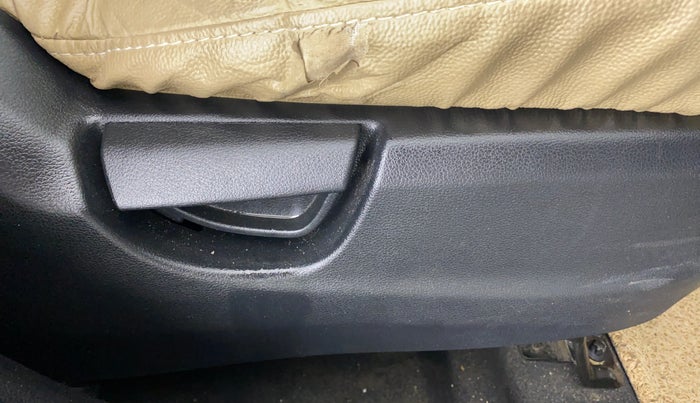 2019 Hyundai NEW SANTRO SPORTZ CNG, CNG, Manual, 31,316 km, Driver Side Adjustment Panel