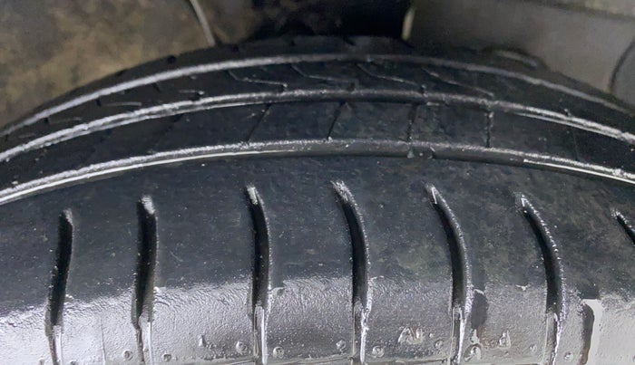 2019 Hyundai NEW SANTRO SPORTZ CNG, CNG, Manual, 31,316 km, Right Front Tyre Tread
