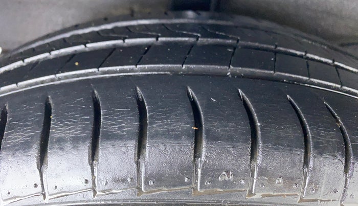 2019 Hyundai NEW SANTRO SPORTZ CNG, CNG, Manual, 31,316 km, Right Rear Tyre Tread
