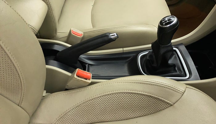 2015 Maruti Ciaz ZXI+, Petrol, Manual, 89,742 km, Gear Lever