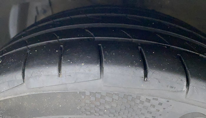 2015 Maruti Ciaz ZXI+, Petrol, Manual, 89,742 km, Left Front Tyre Tread