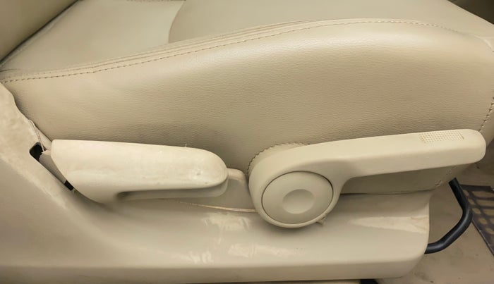 2015 Maruti Ciaz ZXI+, Petrol, Manual, 89,742 km, Driver Side Adjustment Panel