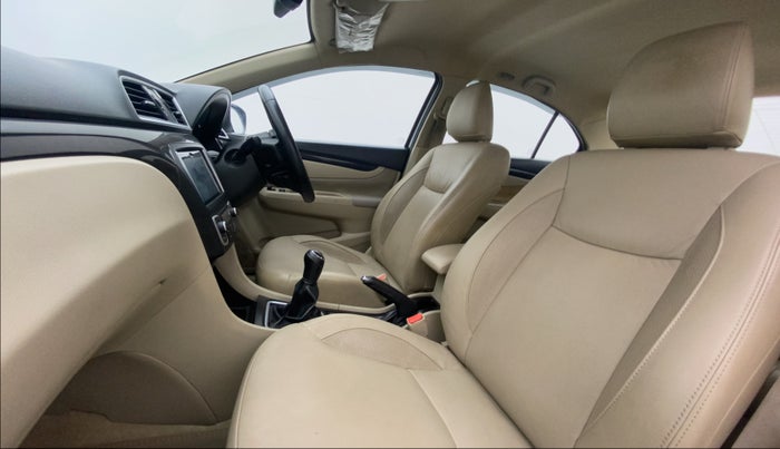 2015 Maruti Ciaz ZXI+, Petrol, Manual, 89,742 km, Right Side Front Door Cabin