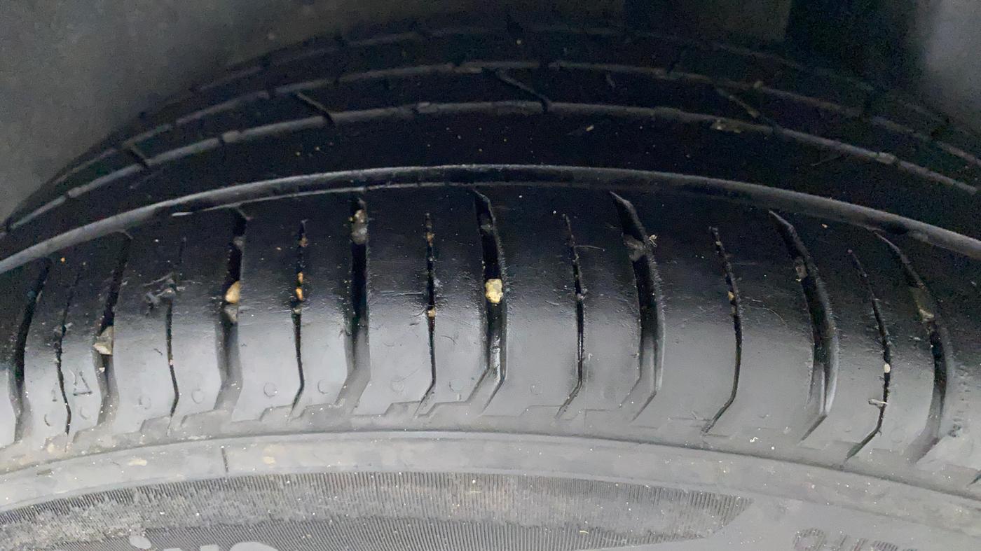 2015 Maruti Ciaz ZXI+, Petrol, Manual, 89,742 km, Left Rear Tyre Tread