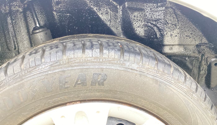 2015 Honda Brio S MT, Petrol, Manual, 41,063 km, Right Rear Tyre Tread