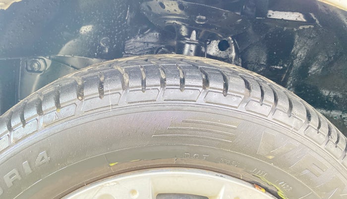 2015 Honda Brio S MT, Petrol, Manual, 41,063 km, Left Front Tyre Tread