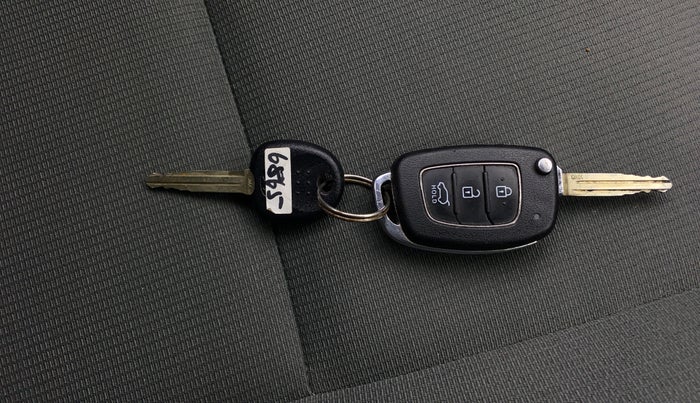 2021 Hyundai VENUE SX 1.0 TURBO IMT, Petrol, Manual, 57,326 km, Key Close Up