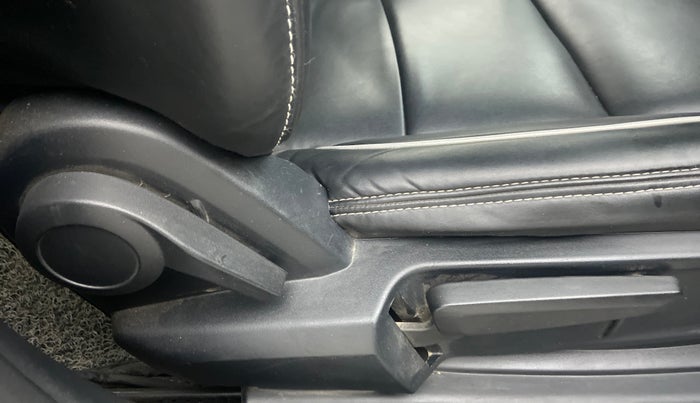 2020 Tata ALTROZ XZ 1.2, Petrol, Manual, 22,143 km, Driver Side Adjustment Panel