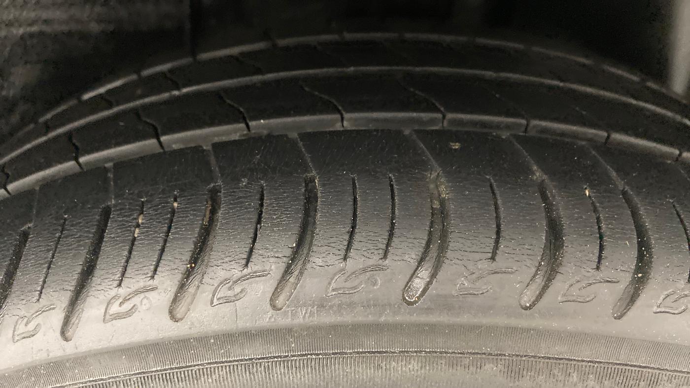2020 Tata ALTROZ XZ 1.2, Petrol, Manual, 22,143 km, Left Rear Tyre Tread