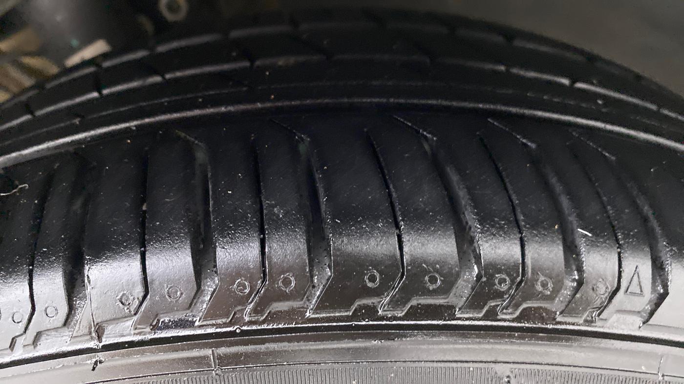 2014 Volkswagen Polo HIGHLINE1.2L PETROL, Petrol, Manual, 33,017 km, Right Front Tyre Tread