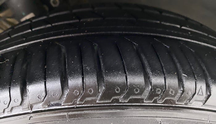 2014 Volkswagen Polo HIGHLINE1.2L PETROL, Petrol, Manual, 33,017 km, Right Front Tyre Tread