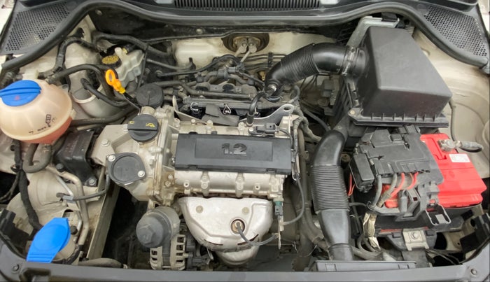 2014 Volkswagen Polo HIGHLINE1.2L PETROL, Petrol, Manual, 33,017 km, Open Bonet