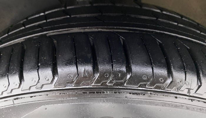 2014 Volkswagen Polo HIGHLINE1.2L PETROL, Petrol, Manual, 33,017 km, Left Front Tyre Tread