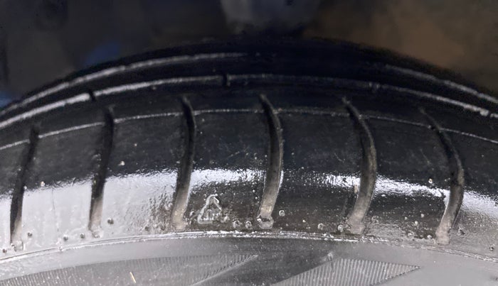 2013 Hyundai Eon MAGNA PLUS, Petrol, Manual, 71,759 km, Left Front Tyre Tread