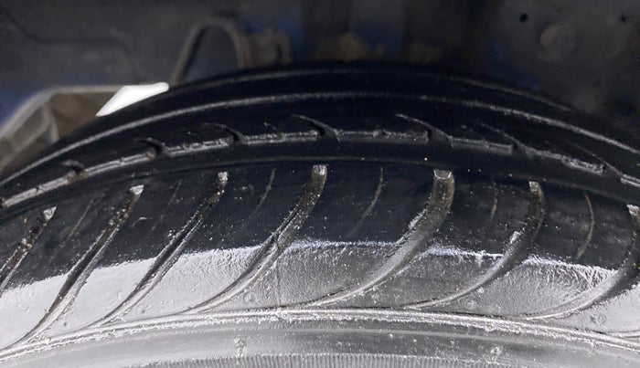 2013 Hyundai Eon MAGNA PLUS, Petrol, Manual, 71,759 km, Right Rear Tyre Tread