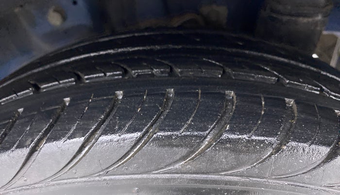 2013 Hyundai Eon MAGNA PLUS, Petrol, Manual, 71,759 km, Left Rear Tyre Tread
