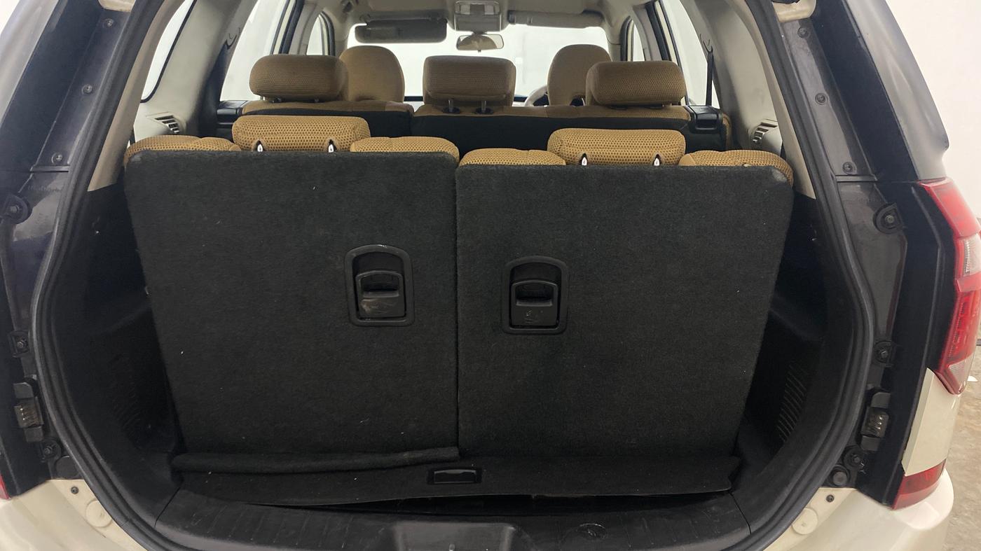 2019 Mahindra XUV500 W7, Diesel, Manual, 94,736 km, Boot Inside