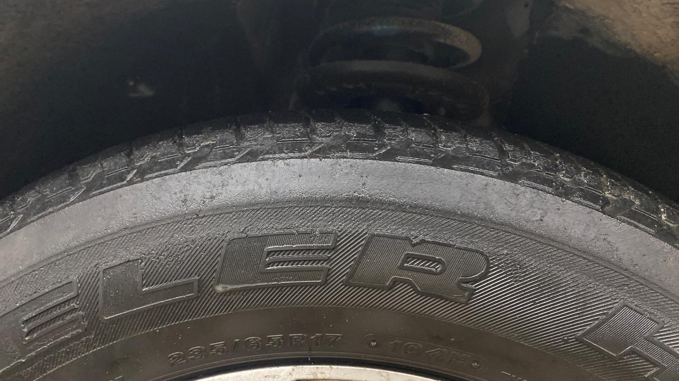 2019 Mahindra XUV500 W7, Diesel, Manual, 94,736 km, Left Front Tyre Tread