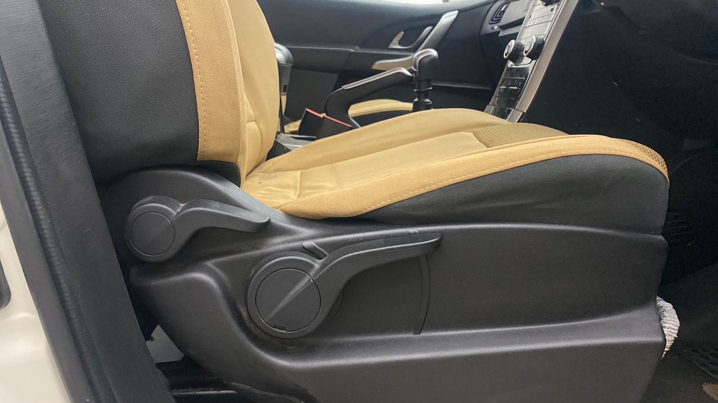 2019 Mahindra XUV500 W7, Diesel, Manual, 94,736 km, Driver Side Adjustment Panel