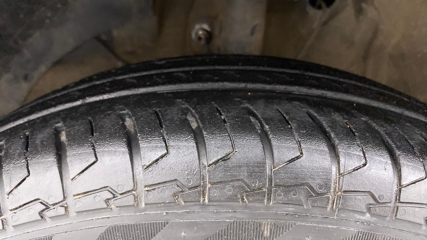 2021 Maruti Dzire VXI, Petrol, Manual, 34,716 km, Left Front Tyre Tread