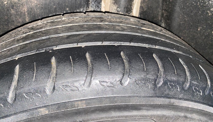 2022 Skoda KUSHAQ STYLE 1.0L TSI MT, Petrol, Manual, 33,844 km, Left Rear Tyre Tread