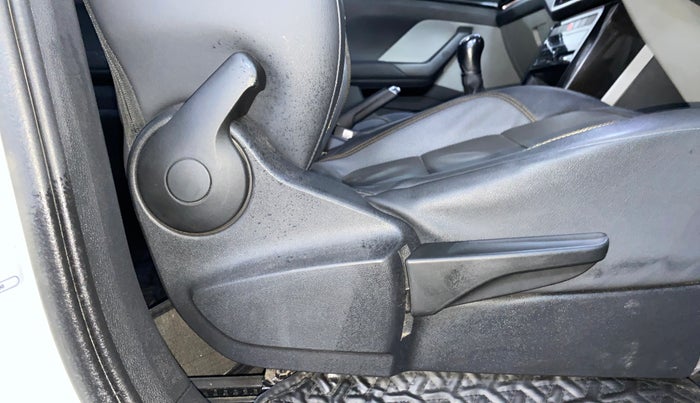 2022 Skoda KUSHAQ STYLE 1.0L TSI MT, Petrol, Manual, 33,844 km, Driver Side Adjustment Panel