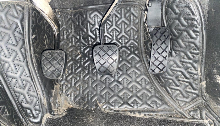 2022 Skoda KUSHAQ STYLE 1.0L TSI MT, Petrol, Manual, 33,844 km, Pedals