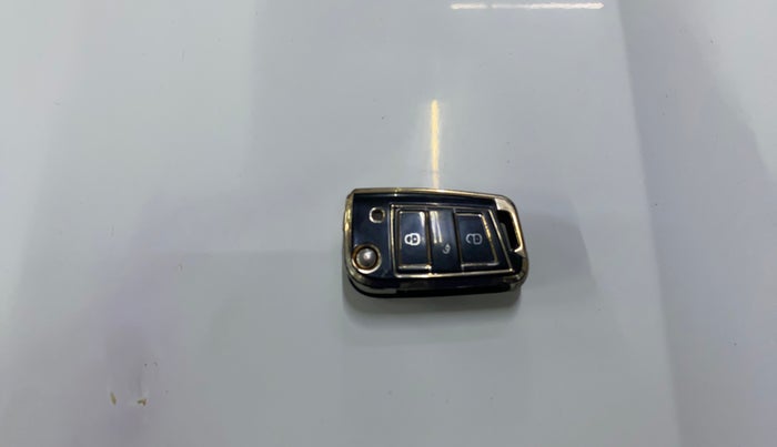 2022 Skoda KUSHAQ STYLE 1.0L TSI MT, Petrol, Manual, 33,844 km, Key Close Up