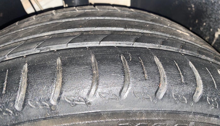 2022 Skoda KUSHAQ STYLE 1.0L TSI MT, Petrol, Manual, 33,844 km, Right Front Tyre Tread