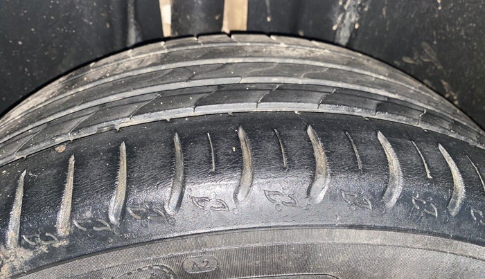 2022 Skoda KUSHAQ STYLE 1.0L TSI MT, Petrol, Manual, 33,844 km, Right Rear Tyre Tread