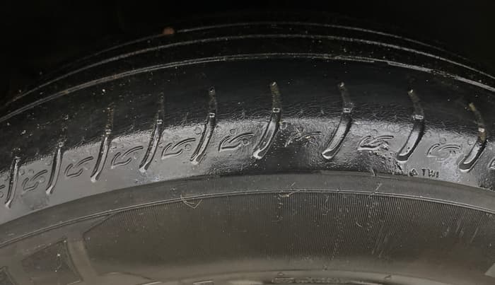 2023 KIA CARENS PRESTIGE PLUS 1.4 PETROL 7 STR, Petrol, Manual, 73,904 km, Right Rear Tyre Tread