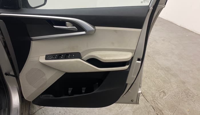 2023 KIA CARENS PRESTIGE PLUS 1.4 PETROL 7 STR, Petrol, Manual, 73,904 km, Driver Side Door Panels Control